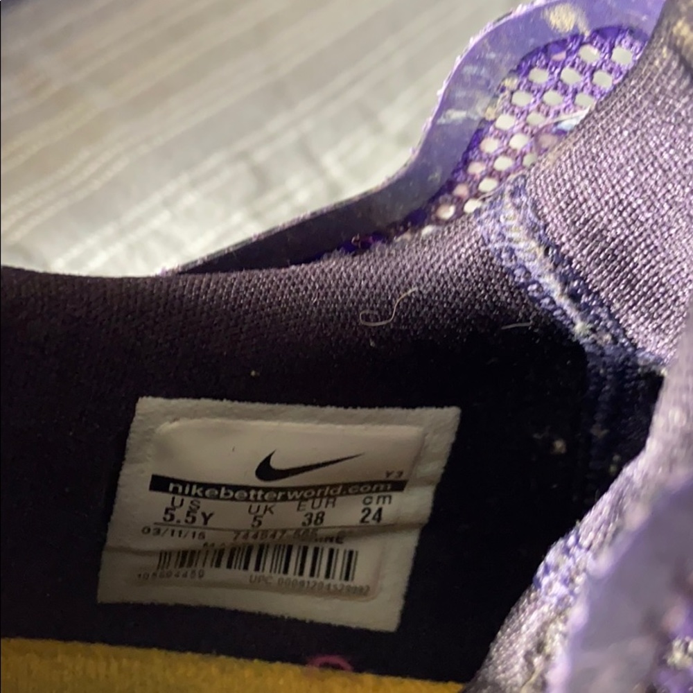 Lebron basketball shoes - Picture 4 of 5
